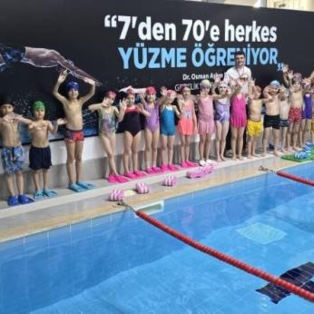 Bilecik'te yüzme antrenmanları performans odaklı sürüyor