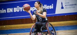 Parkede azmin ve mücadelenin simgesi: Medine Alper Geçirdiği kaza sonucu tekerlekli sandalyede yaşamına devam eden Medine Alper, spor sayesinde hayata tutundu