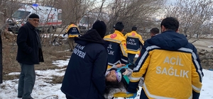 Van'da kamyonet devrildi: 2 yaralı