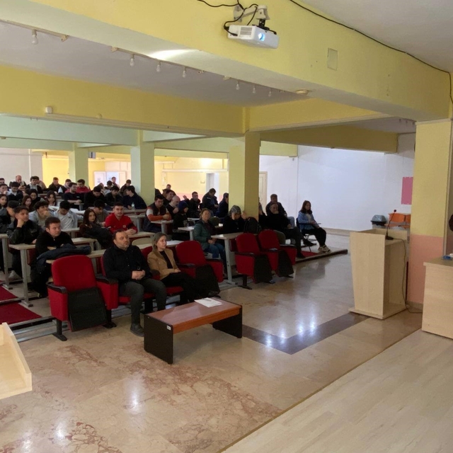 Edremit MYO 'da CV hazırlama, mülakat ve iş arama becerileri semineri düzen...