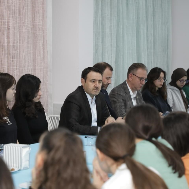 Vali Musa Işın, Necip Fazıl Kısakürek Anadolu Lisesi'nde öğrencilerle iftar...