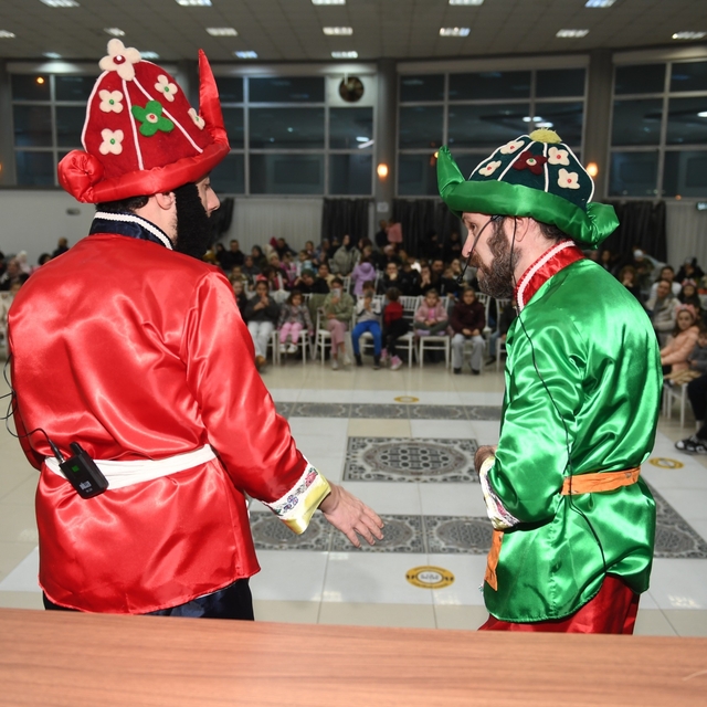 Ovaakça karagöz ve sihirbazlık gösterisiyle şenlendi