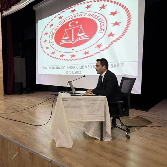 Öğrencilere siber suçlar ve yasa dışı bahisle mücadele semineri verildi