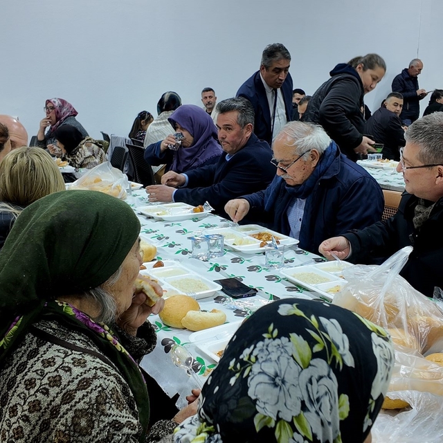 Başkan Subaşıoğlu, Ramazan'ın bereketini gönül sofralarında paylaşıyor