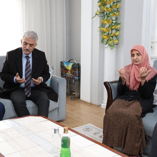 Vali Makas şehit ailelerini yalnız bırakmıyor