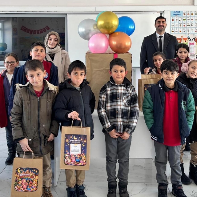 Bayburt'ta on beşi geleneği iki okulun öğrencilerini buluşturdu