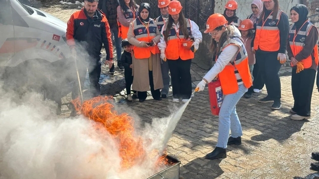 Şırnak'ta tamamı kadınlardan oluşan AFAD gönüllü ekibi eğitimi tamamladı