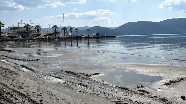 Akyaka'da deniz çekildi; Köyceğiz Gölü de normale döndü