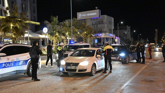 Adıyaman'da, 2 bin 305 kişinin kimliği kontrol edildi
