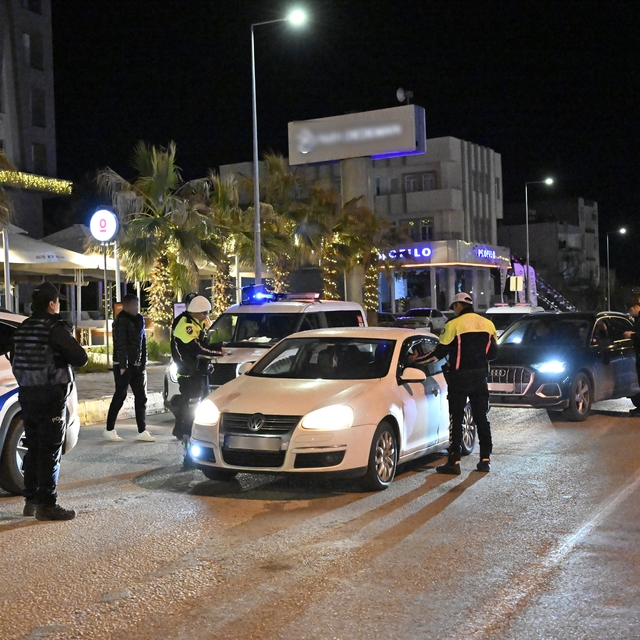 Adıyaman'da, 2 bin 305 kişinin kimliği kontrol edildi