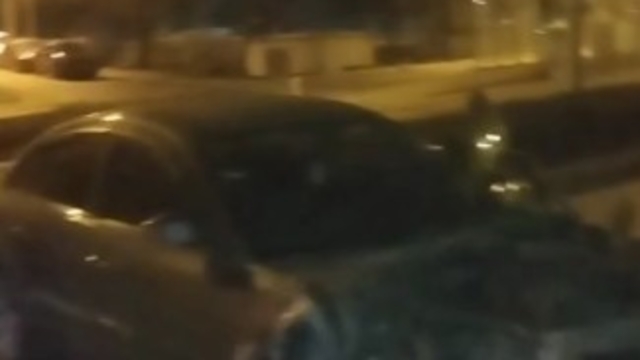 Kontrolden çıkan otomobil ağaca çarparak durabildi
Ön tarafı parçalanan araç, kullanılamayacak duruma geldi