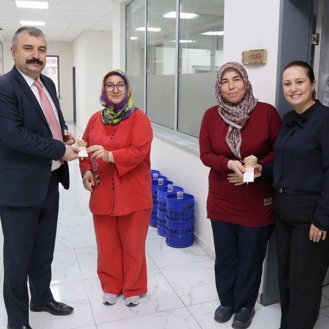 Kamu personeline 8 Mart Dünya Kadınlar Günü için anlamlı hediye