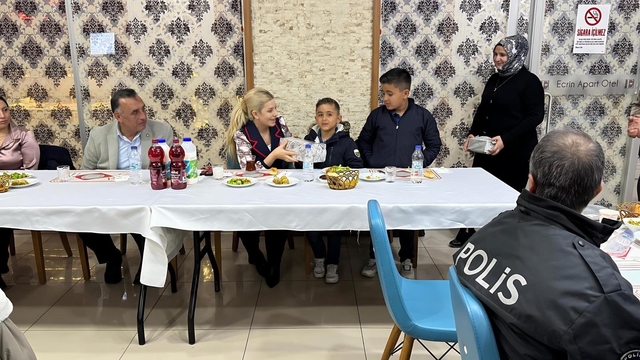 Altıntaş Kaymakamı Yıldırım, çocuklarla iftar programında bir araya geldi