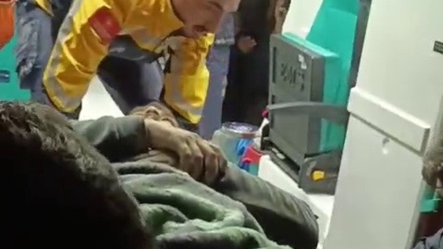 Şantiyede işçi, eleme makinesinde sıkıştı