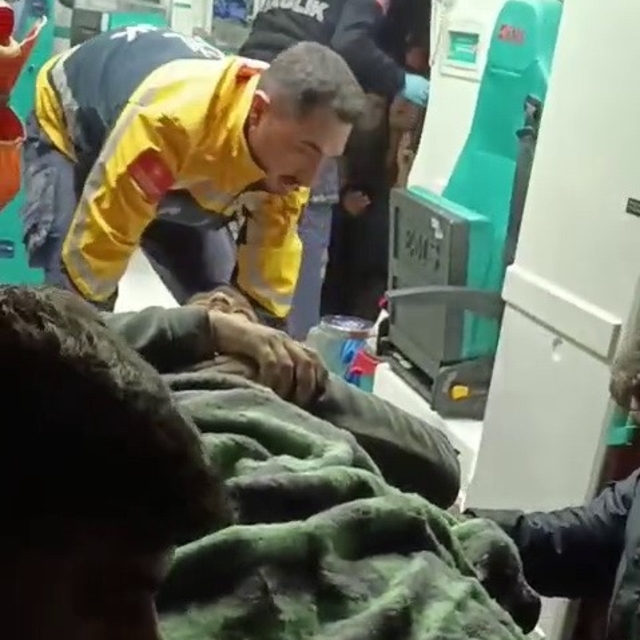 Şantiyede işçi, eleme makinesinde sıkıştı