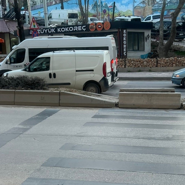 Hem yayaların hem de sürücülerin tepkisine neden olan uygulama