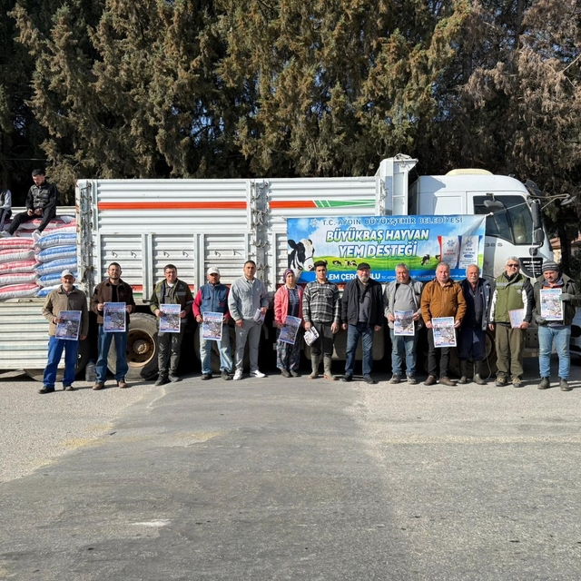 Büyükşehir'in yem desteği Sultanhisar'da üreticilerle buluştu