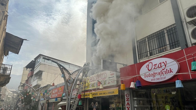 Hatay'da oyuncakçı dükkanında korkutan yangın