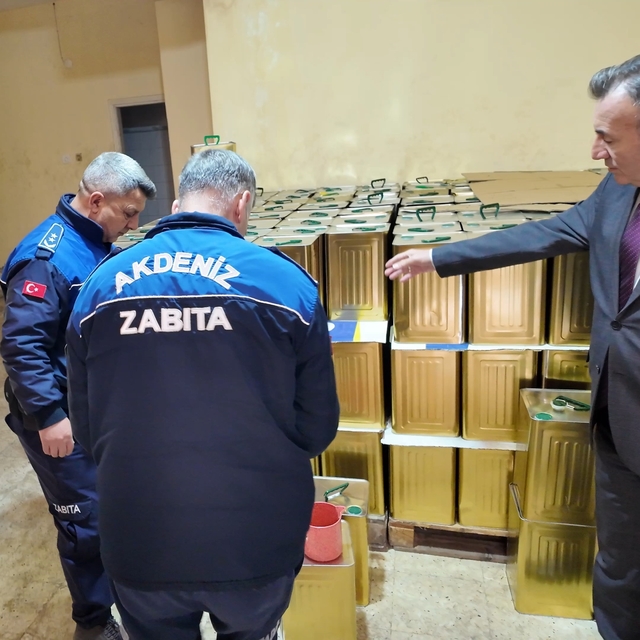 Mersin'de 4,5 ton sahte zeytinyağı ele geçirildi