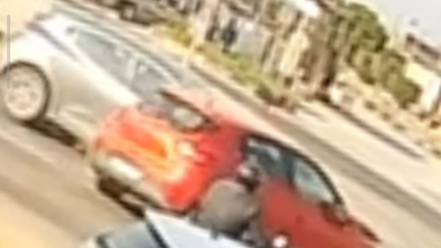 Turgutlu'da 3 kişinin yaralandığı kaza anı kamerada