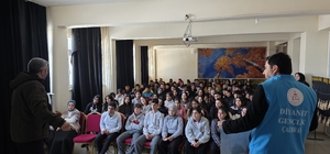 Çaldıran’da gençlik huzura koşuyor: Kitaplar müftülükten gayret gençlerden