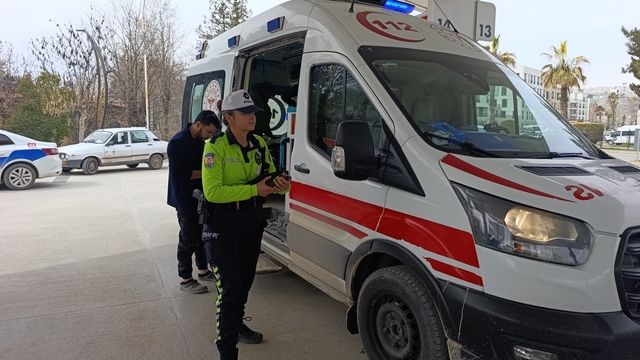 Yakıt almak isteyen iki motosiklet çarpıştı: 1 yaralı