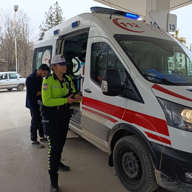 Yakıt almak isteyen iki motosiklet çarpıştı: 1 yaralı