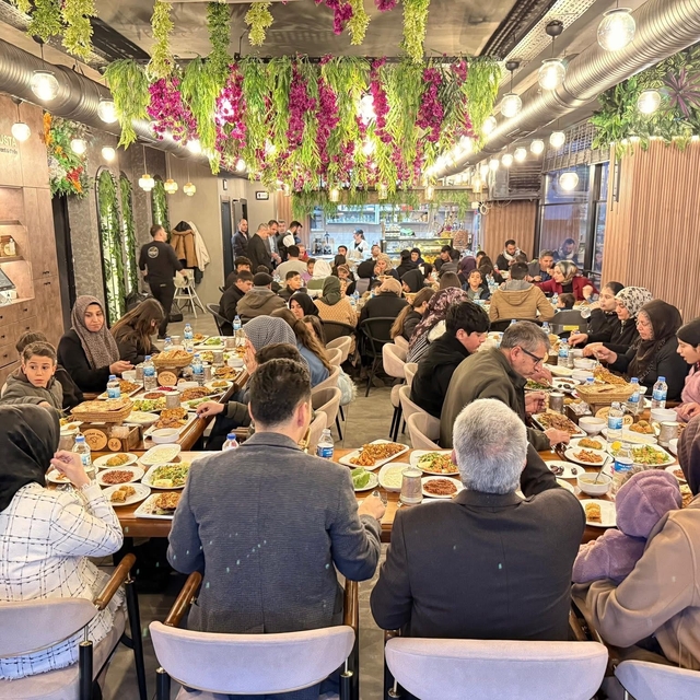 Çermik'te Dünya Yetimler Günü kapsamında iftar etkinliği düzenlendi