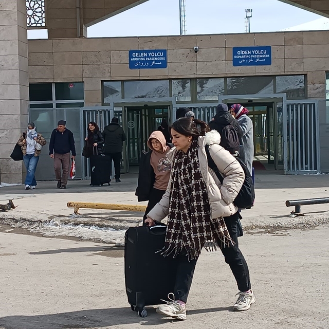 Savaş sonrası İranlılar ülkelerine dönüyor