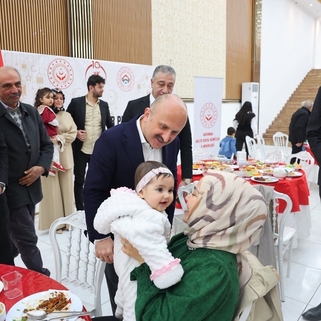 Yetim aileler iftar programında buluştu