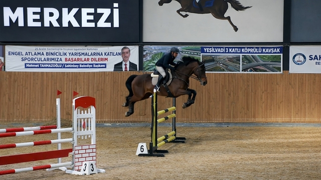Şahinbey'de engel atlama heyecanı