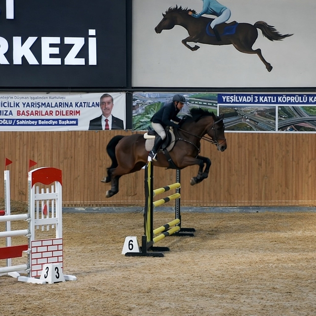 Şahinbey'de engel atlama heyecanı
