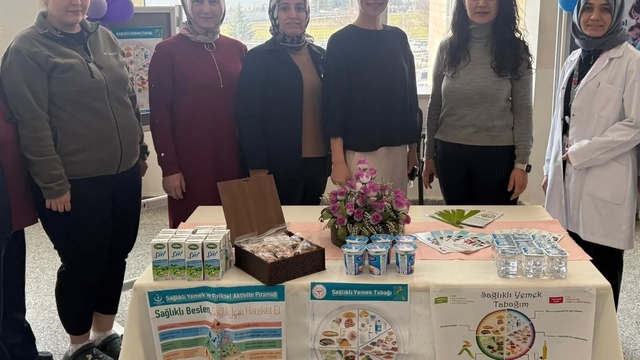 Merzifon'da gebelik ve doğum bilgilendirme standı kuruldu