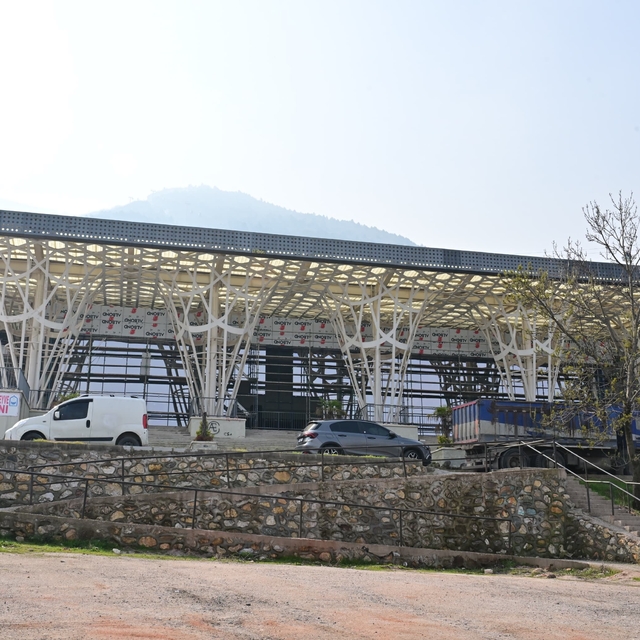 Piremir'de yol yarılandı