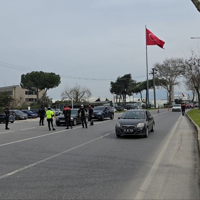 Mudanya'da polis ekipleri göz açtırmıyor