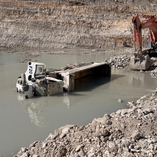 Hisarcık'ta maden sahasında hafriyat kamyonu devrildi: 1 ölü