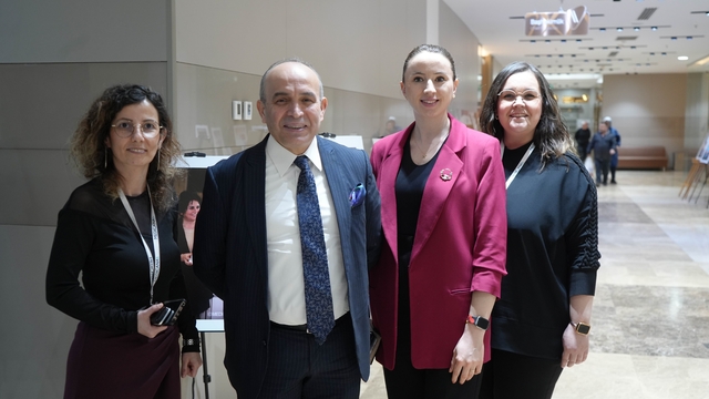 Bu hastanenin çalışanlarının yüzde 63'ü kadın
"Kadın Cesarettir" temalı fotoğraf sergisi açıldı