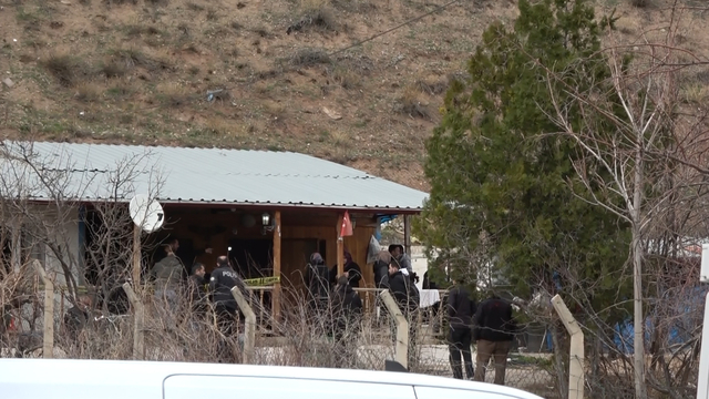 Camı kırılarak girilen evde ölü bulundu