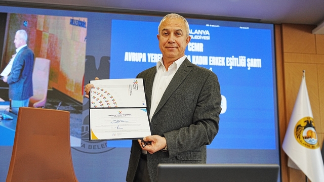 Başkan Özçelik, CEMR Avrupa Yerel Yaşamda Kadın-Erkek Eşitliği Şartı'nı imzaladı