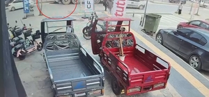 Kamyonun altında kalan yaya öldü; kaza kamerada