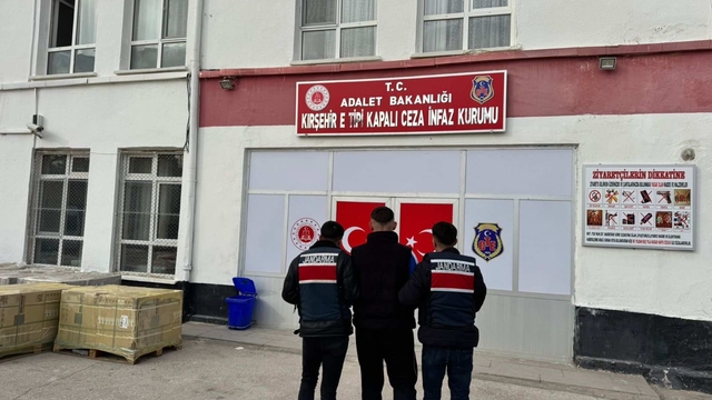 İzin gününde uyuşturucu satarken yakalandı