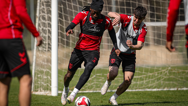 Samsunspor, Fenerbahçe maçı için Antalya'da hazırlıklarına devam ediyor