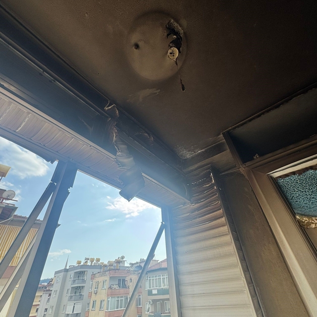 Alanya'da apartman dairesinde yangın çıktı