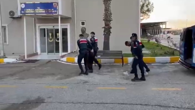 Kur'an-ı Kerim'lere zarar veren 2 kişi tutuklandı