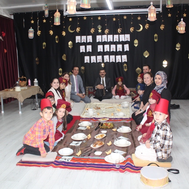 Köyceğiz Kaymakamı Kumcu, miniklerin tekne orucu heyecanına ortak oldu