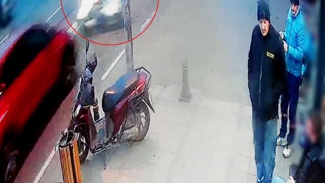 Çorlu'da otomobille çarpışan motosikletlinin yaralandığı kaza kamerada