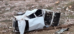 Siirt'te devrilen otomobildeki 3 kişi yaralandı