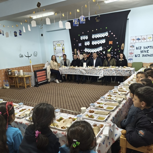 Mazıdağı İlçe Milli Eğitim Müdürü Aydıner, öğrencilerle iftarda buluştu
