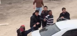 Sakarya'da hareketli dakikalar: Firariyi vermemek için polise direndiler Firari hükümlü arbede arasında gözaltına alındı