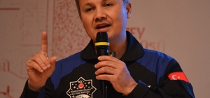 Astronot Alper Gezeravcı, üniversite öğrencileriyle buluştu Alper Gezeravcı: "Kendi topraklarımızda aradığımız her şeyin imkanı var"